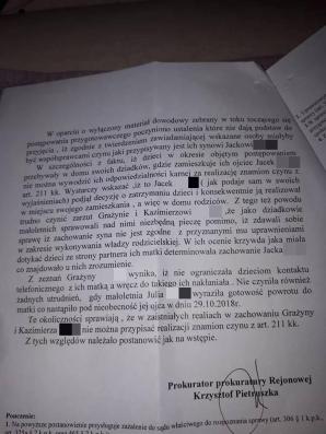 [VIDEO] SuperExpress oraz czołowe gazety na Podkarpaciu nagłośniły dziś szaleństwo uprowadzenia dzieci przez Jacka B. z Ostrowa w Gminie Radymno. 9-letnia Julka uciekła, 7-letni Michaś wciąż jest więziony, 20 listopada kolejna rozprawa