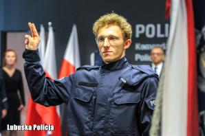 [VIDEO] Nowi lubuscy policjanci złożyli ślubowanie, a doświadczeni funkcjonariusze odebrali odznaczenia