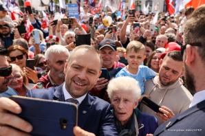 [VIDEO] Narodowy Marsz Życia z udziałem Prezydenta Karola Nawrockiego