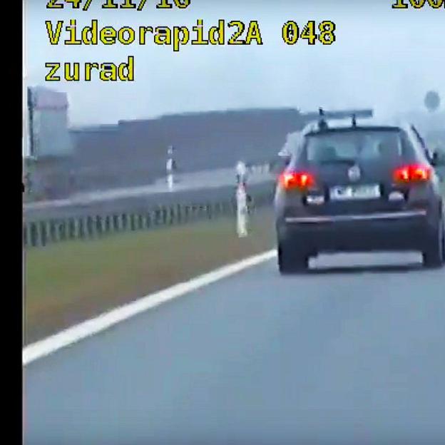 [VIDEO] Pędził do Olsztyna prawie 200 kilometrów na godzinę! Policjanci zatrzymali kierowcy prawo jazdy