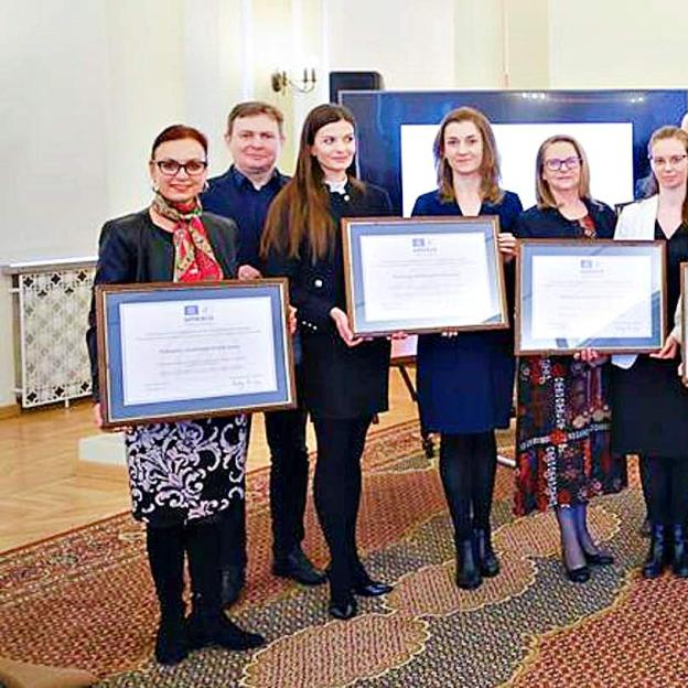 Polonez ma już certyfikat UNESCO. Certyfikat UNESCO odebrali dziś przedstawiciele instytucji i organizacji zaangażowanych w opracowanie wniosku o wpisanie naszego tańca na Listę Reprezentatywną Niematerialnego Dziedzictwa Kulturowego Ludzkości