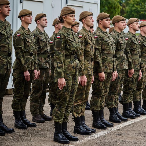 Żołnierze Ośrodka Reprezentacyjnego Wojsk Obrony Terytorialnej nie ustają w pomocy powodzianom