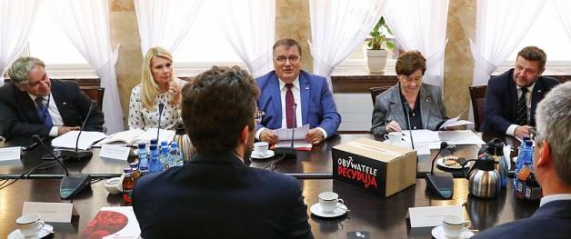Spotkanie ministra Dery z inicjatorami kampanii: Obywatele decydują