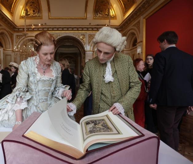 [VIDEO] Premiera luksusowych książek Goldenmark Librarium w Łazienkach Królewskich