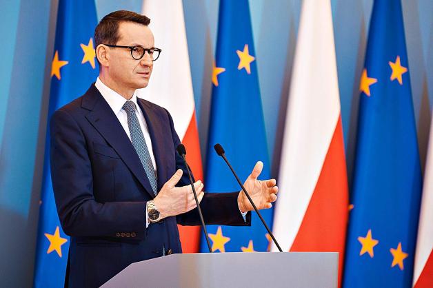 Premier Mateusz Morawiecki: Polacy nie powinni żyć w cieniu wielkich wież wiatrowych