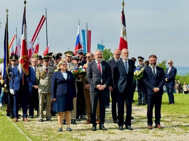 Wicemarszałek Rafał Grupiński na obchodach 79. rocznicy wyzwolenia obozu Mauthausen